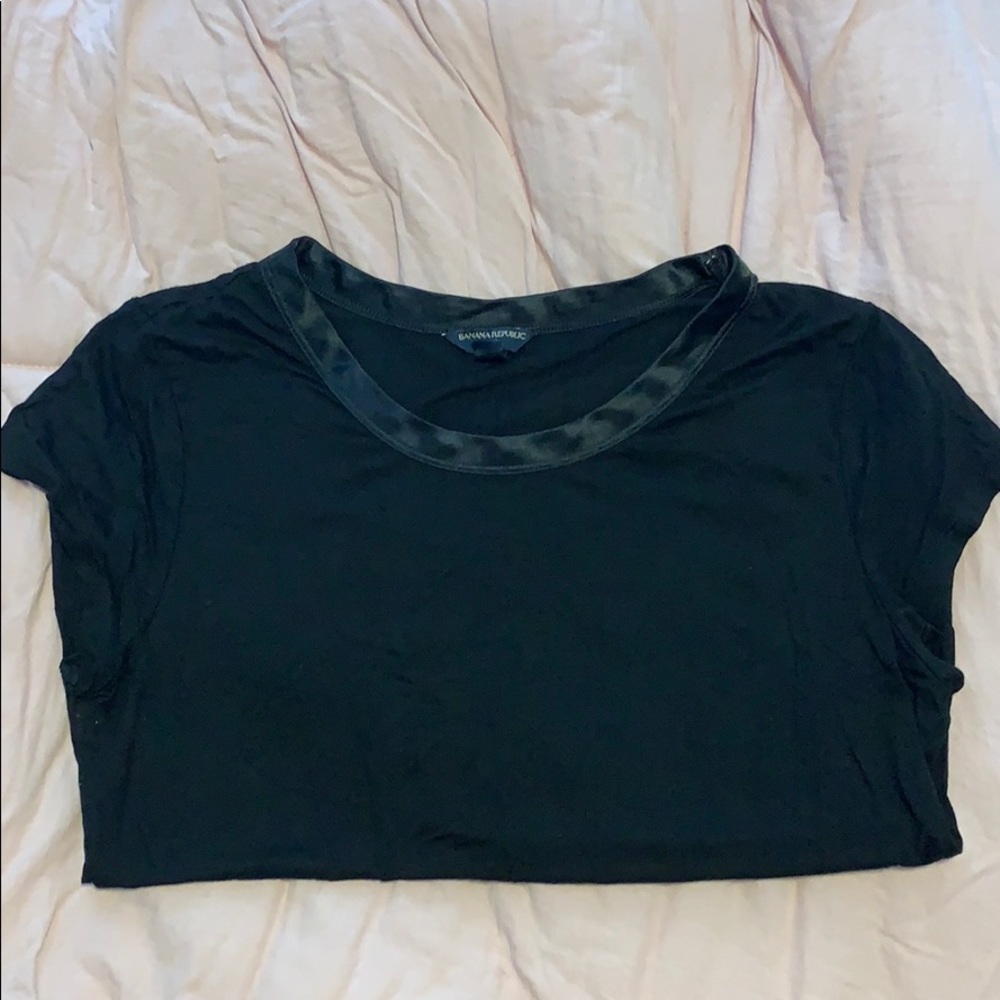Banana Republic Short Sleeve Silky Collar